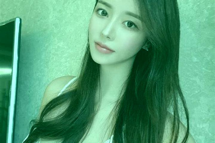 Alice, 36 — Escort in Lamatou, Indonesia