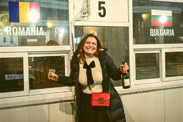 Alice, 36 — Escort in Tichiris, Romania