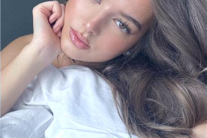Alice, 37, a brunette hazel-eyed latina companion based in Saint-Mard. Offering Duos, Couples, A-Level, Travel Companion. Available for incall and outcall, o...
