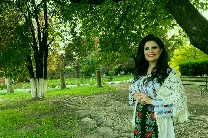 Alice, 37 — Escort in Galbinasi, Romania