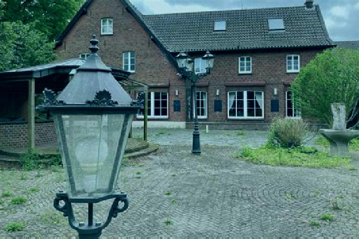 Alice, 37 — Escort in Marienthal, Germany