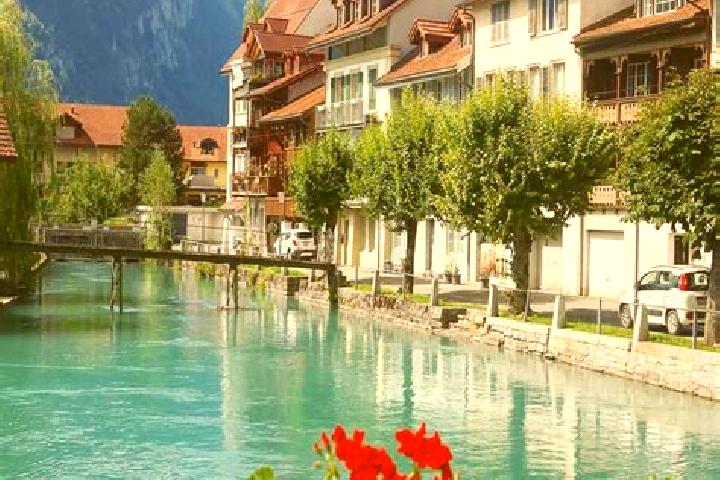 Alice, 37 — Escort in Saint-Livres, Switzerland