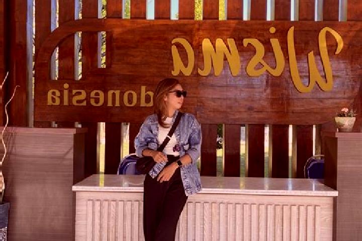 Alice, 37 — Escort in Tuamese, Indonesia