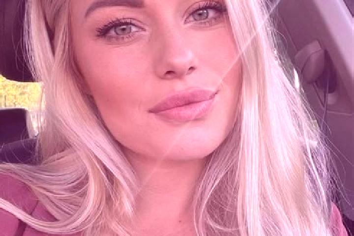 Alice, 38, a blonde hazel-eyed latina companion based in Sclaunicco. Offering Girlfriend Experience, GFE, BDSM, 69, Domination. Available for incall and outc...
