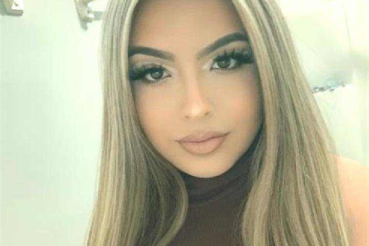 Alice, 39, a blonde grey-eyed latina companion based in Loiano. Offering 69, Domination, Deep French Kissing, Party Girl. Available for incall and outcall, o...