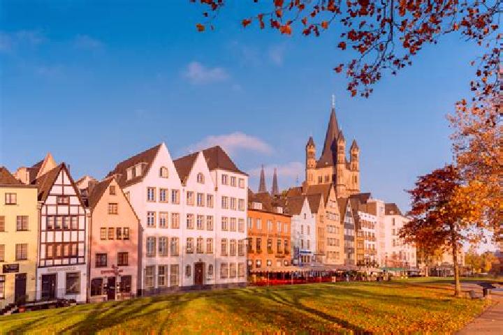 Alice, 39 — Escort in Altstadt Sud, Germany