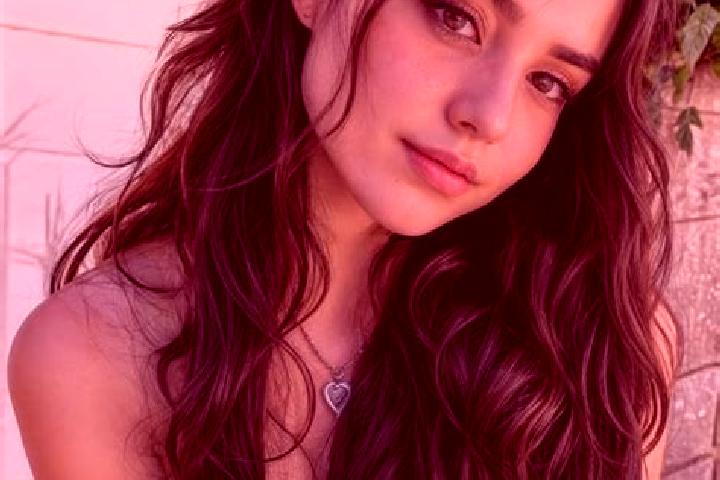 Amelia, 20, a auburn hazel-eyed mediterranean companion based in Ormoy. Offering Couples, 69, Deep French Kissing, Dinner Date. Available for incall and outc...
