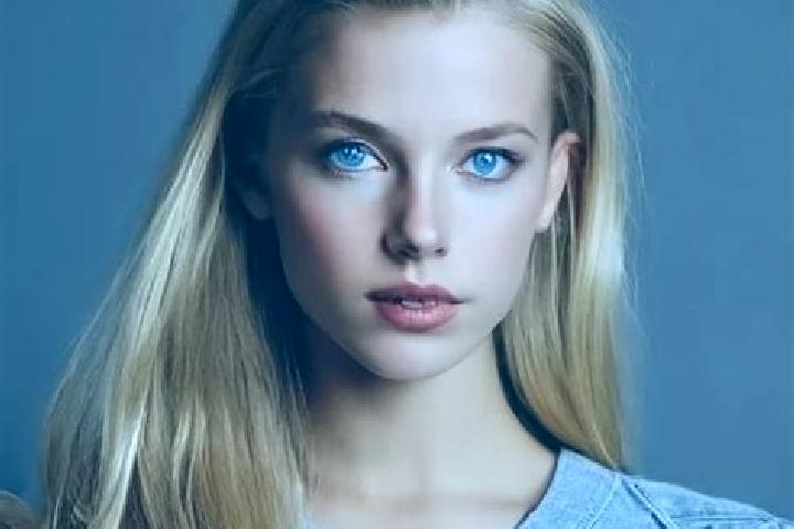 Amelia, 20, a blonde grey-eyed mixed companion based in La Paragua. Offering Duos, OWO, Massage. Available for incall and outcall, overnight bookings available.