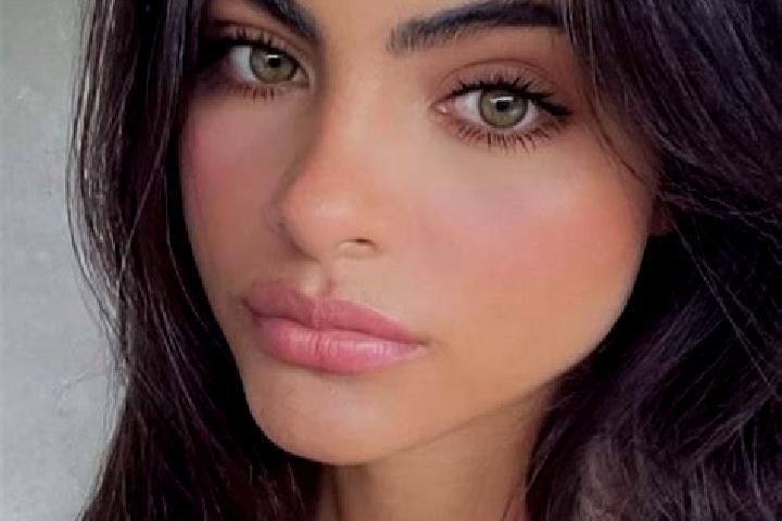 Amelia, 20, a brunette dark-eyed european companion based in Scobey. Offering GFE, Erotic Massage, A-Level. Available for incall and outcall, day and evening...