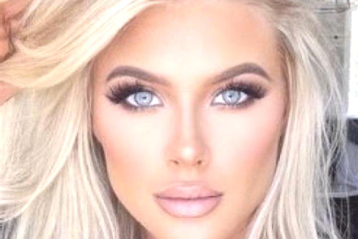 Amelia, 20, a platinum blonde amber-eyed caribbean companion based in Portales. Offering Erotic Massage, OWO, Deep French Kissing. Available for incall and o...