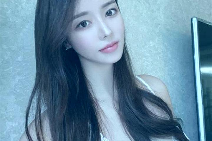 Amelia, 20 — Escort in Suonan, China
