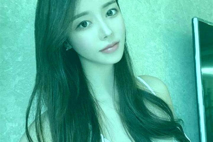 Amelia, 20 — Escort in Xiangping, China