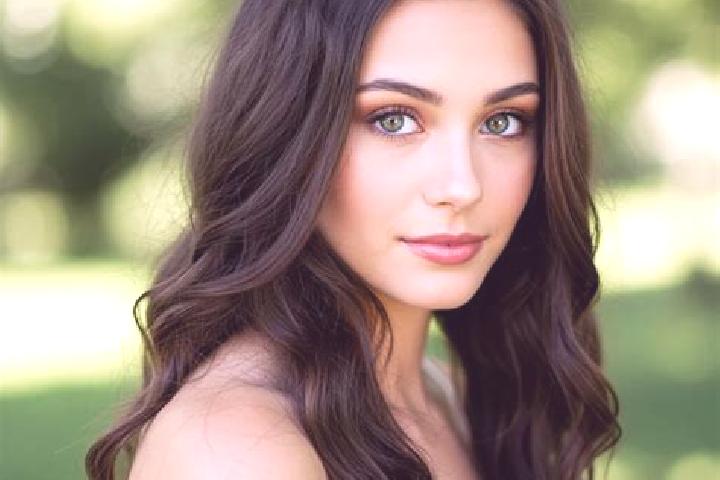 Amelia, 21, a auburn hazel-eyed mixed companion based in Konkwesso. Offering GFE, 69, Party Girl. Available for incall and outcall, day and evening dates.