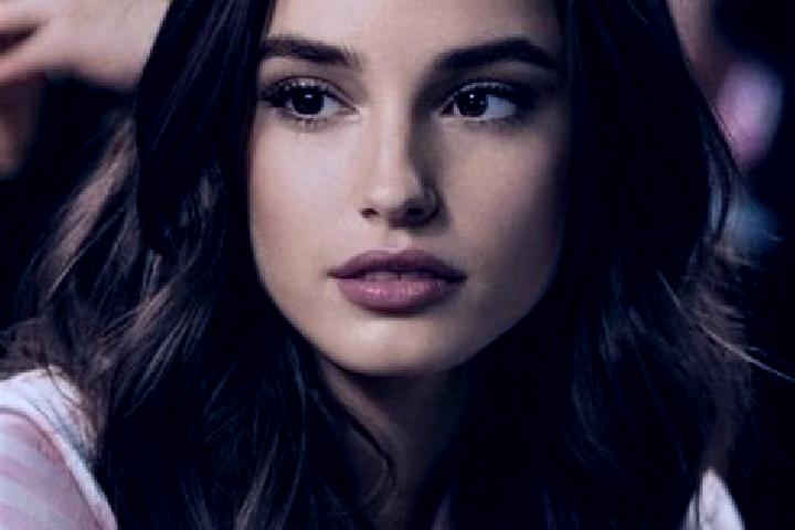 Amelia, 21, a brunette brown-eyed ebony companion based in Manjesti. Offering Erotic Massage, Striptease, Prostate Massage, OWO. Available for incall and out...