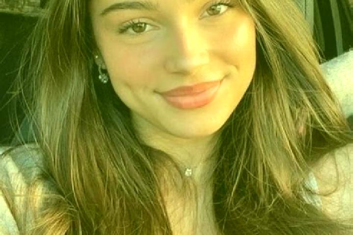 Amelia, 21, a brunette hazel-eyed latina companion based in Valcelele de Sus. Offering Duos, Overnight, Couples, Travel Companion, Deep French Kissing. Avail...