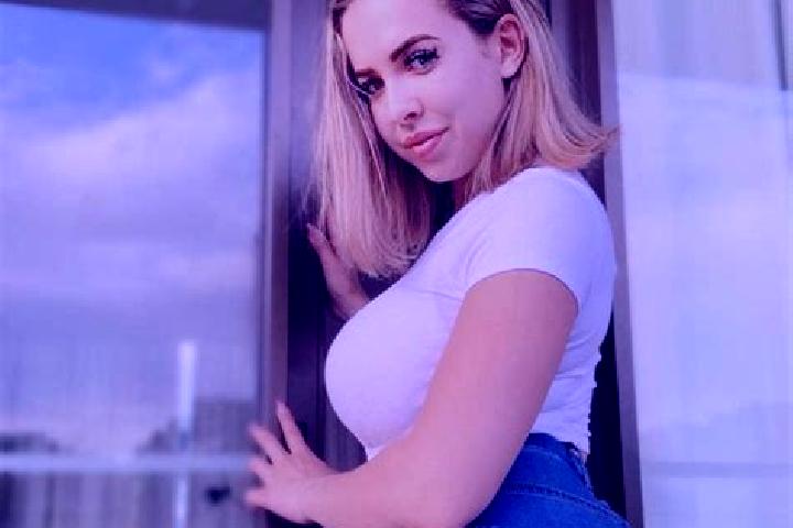 Amelia, 22, a blonde dark-eyed european companion based in Naves-Parmelan. Offering A-Level, Dinner Date, Roleplay, Party Girl, CIM. Available for incall and...