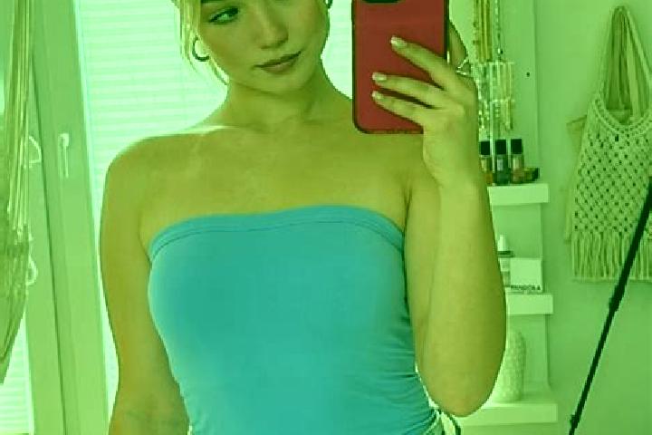 Amelia, 22 — Escort in Juia, Spain