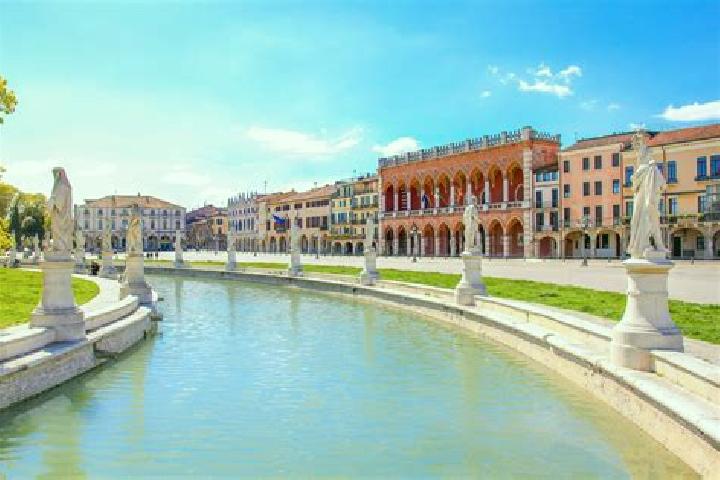Amelia, 22 — Escort in Padola, Italy