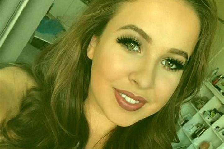 Amelia, 23, a auburn amber-eyed caribbean companion based in Matatlan. Offering Striptease, Dinner Date. Available for incall and outcall, day and evening da...