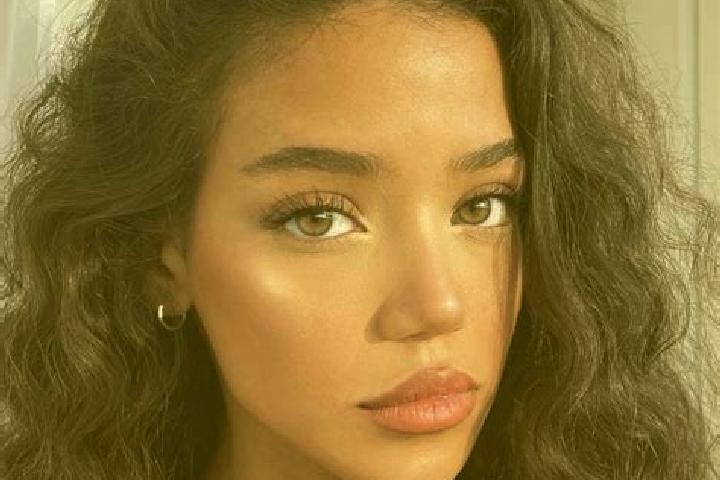 Amelia, 23, a black brown-eyed european companion based in Dolna Streda. Offering Dinner Date, Tantra, Girlfriend Experience. Available for incall and outcal...