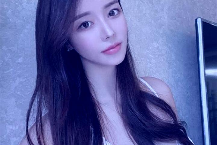 Amelia, 23 — Escort in Cangdu, China