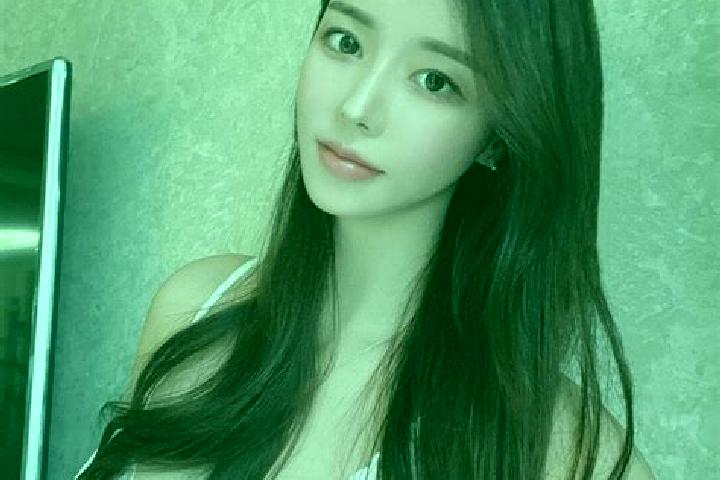 Amelia, 23 — Escort in Jicun, China