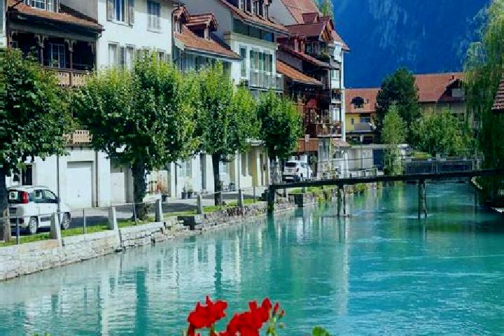 Amelia, 23 — Escort in Muentschemier, Switzerland