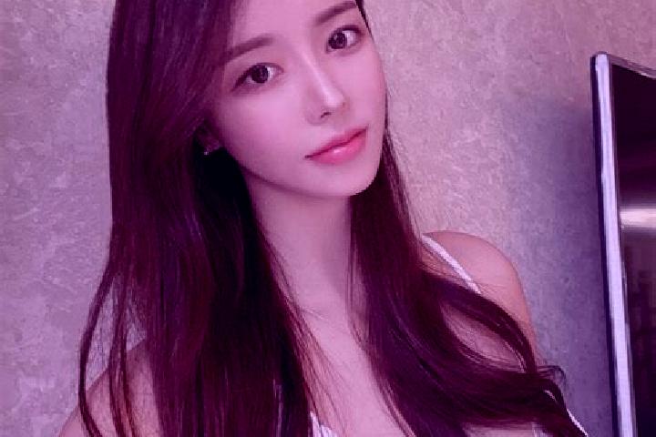 Amelia, 23 — Escort in Shuangluan, China