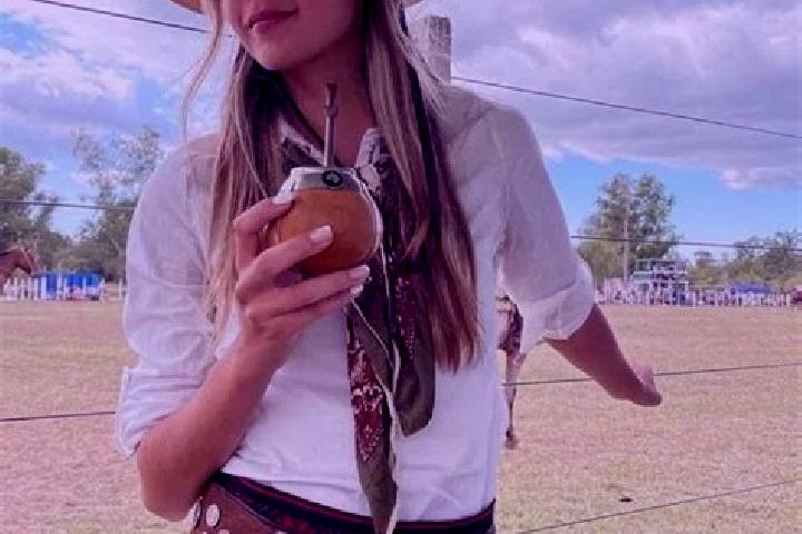 Amelia, 23 — Escort in Vaqueros, Argentina