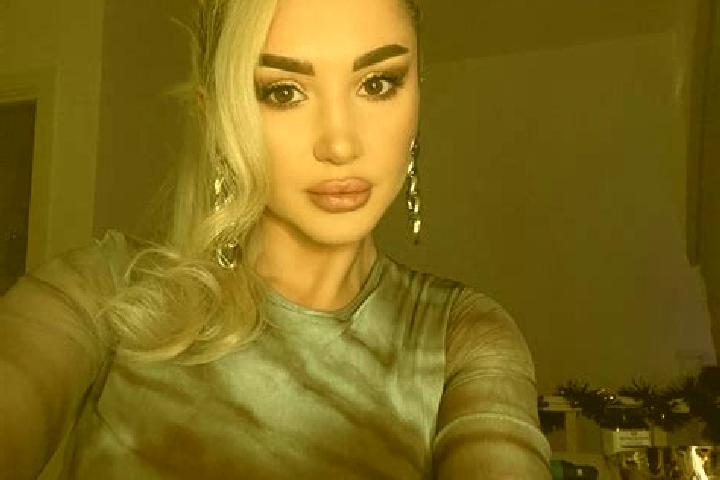 Amelia, 24, a auburn dark-eyed european companion based in Longuita. Offering GFE, Roleplay, BDSM, Travel Companion, Erotic Massage. Available for incall and...