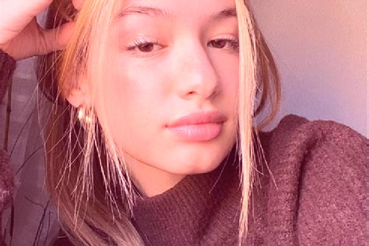 Amelia, 24, a blonde brown-eyed middle eastern companion based in Nivar. Offering Duos, Massage. Available for incall and outcall, day and evening dates.