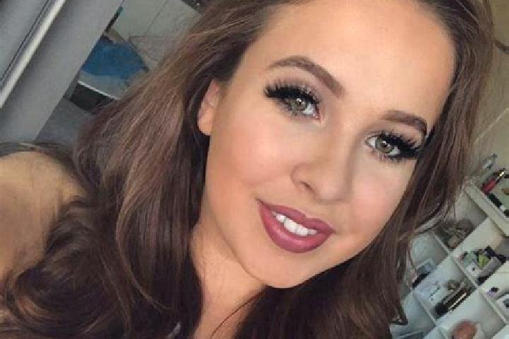 Amelia, 24, a red grey-eyed mixed companion based in Uster / Ober-Uster. Offering Overnight, A-Level, GFE, Domination, Girlfriend Experience. Available for i...