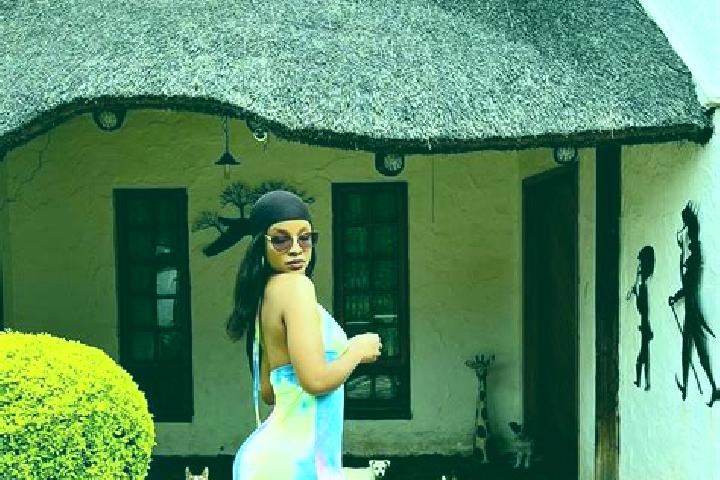 Amelia, 24 — Escort in Barati, Romania