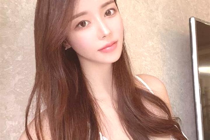 Amelia, 24 — Escort in Longwen, China