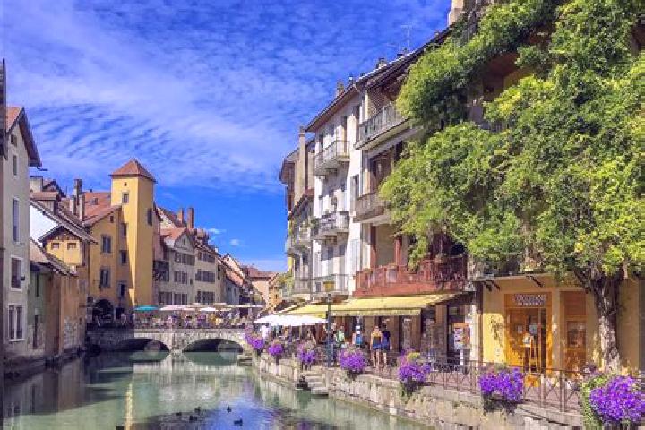 Amelia, 24 — Escort in Macornay, France