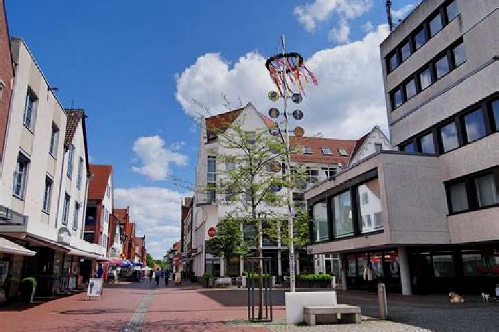 Amelia, 24 — Escort in Neustadt am Ruebenberge, Germany