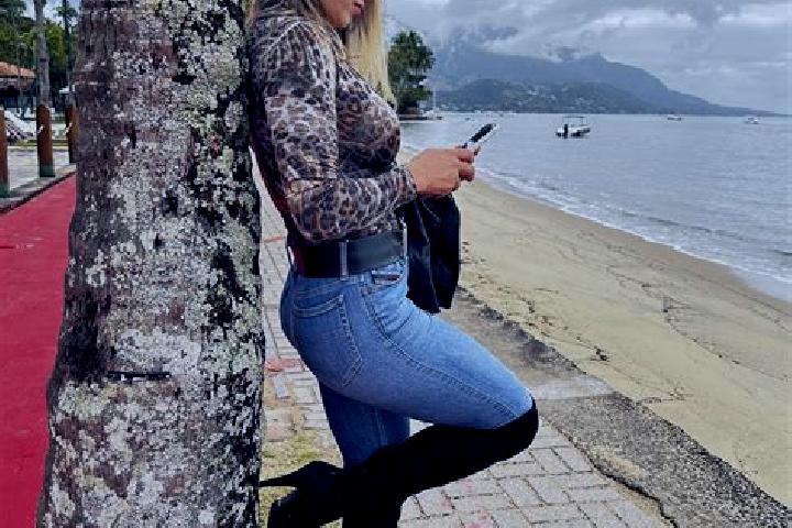 Amelia, 24 — Escort in Sao Francisco de Sales, Brazil