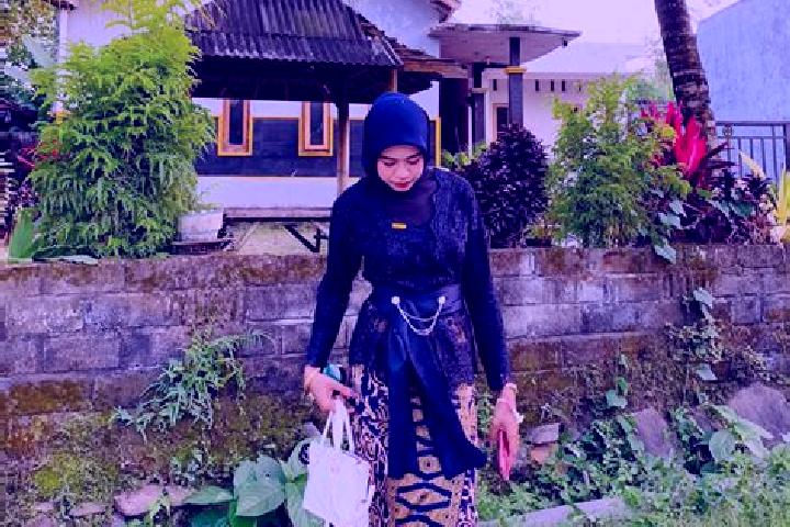 Amelia, 24 — Escort in Semayan, Indonesia