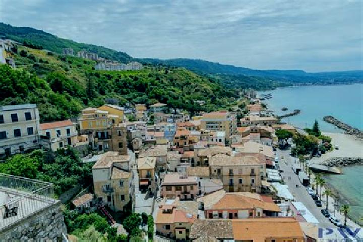 Amelia, 24 — Escort in Torricella del Pizzo, Italy