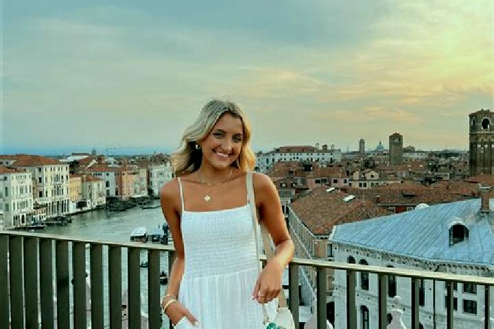 Amelia, 24 — Escort in Venice, Italy