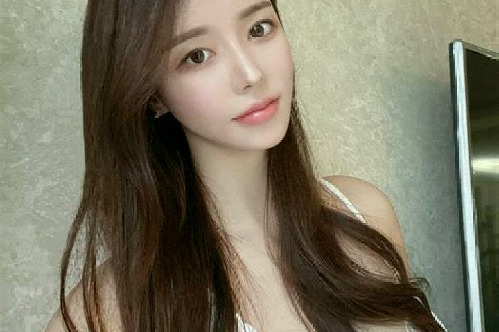 Amelia, 24 — Escort in Zhouzai, China