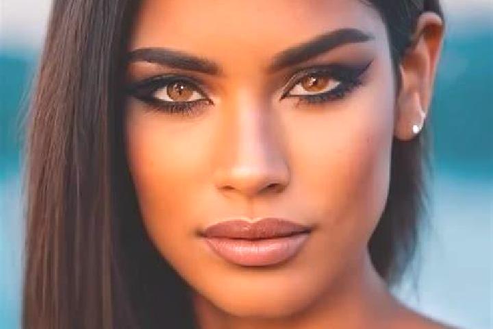 Amelia, 25, a auburn brown-eyed latina companion based in Tapalapa. Offering Massage, Travel Companion, Girlfriend Experience. Available for incall and outca...