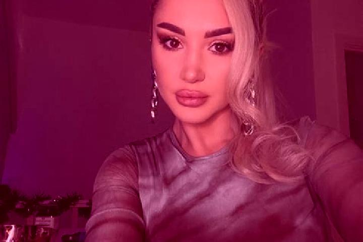 Amelia, 25, a platinum blonde amber-eyed mediterranean companion based in Jaban. Offering Dinner Date, Travel Companion, GFE. Available for incall and outcal...