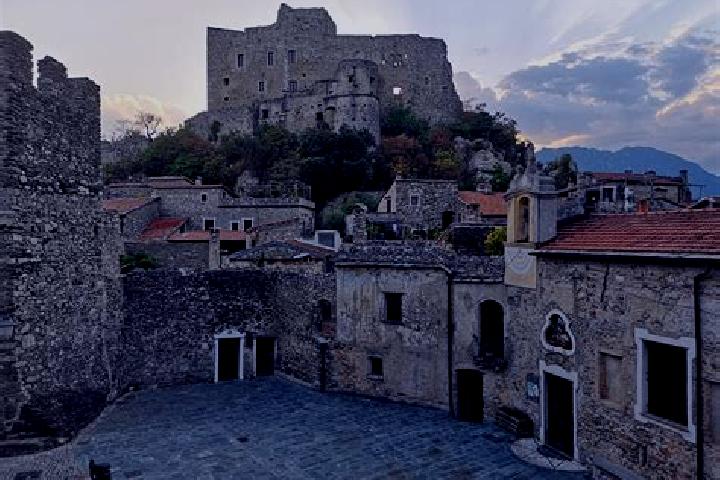 Amelia, 25 — Escort in Castelvecchio di Rocca Barbena, Italy