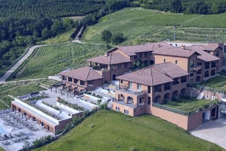 Amelia, 25 — Escort in Cerreto Langhe, Italy