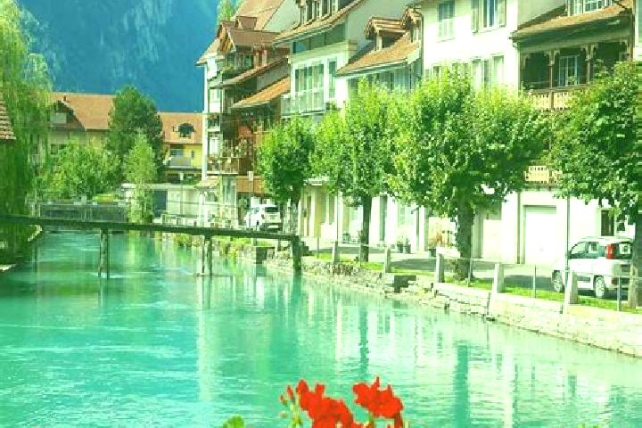 Amelia, 25 — Escort in Lully, Switzerland