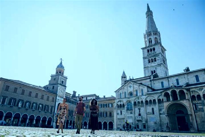 Amelia, 25 — Escort in Mesola, Italy