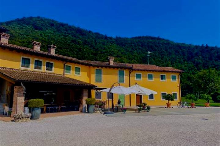 Amelia, 25 — Escort in Piverone, Italy