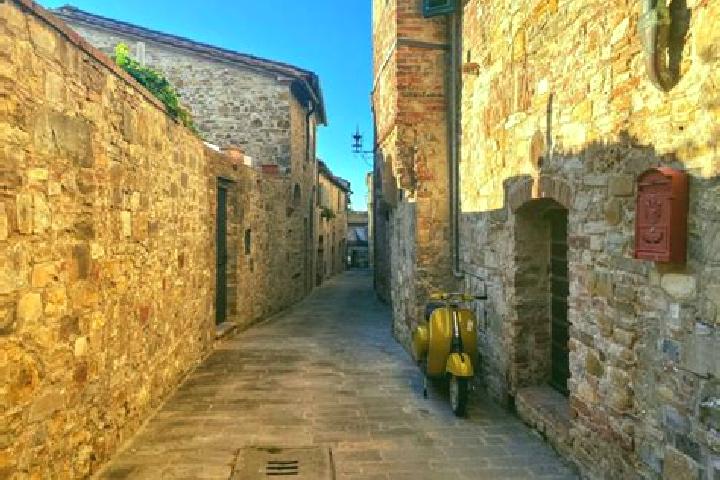 Amelia, 25 — Escort in Poggio San Lorenzo, Italy