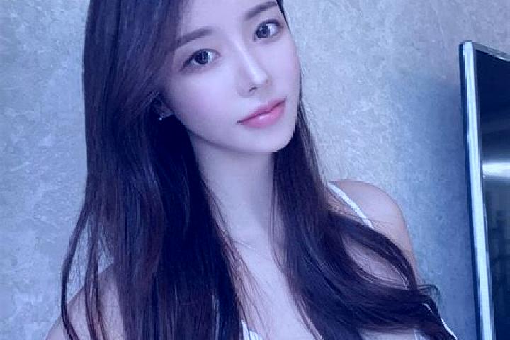 Amelia, 25 — Escort in Shidui, China